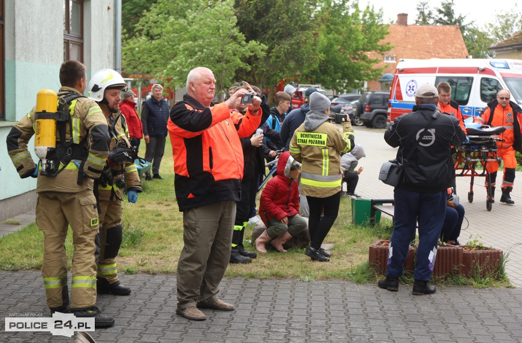 Pożar w szkole, wypadek, poród – ćwiczenia służb w Trzebieży