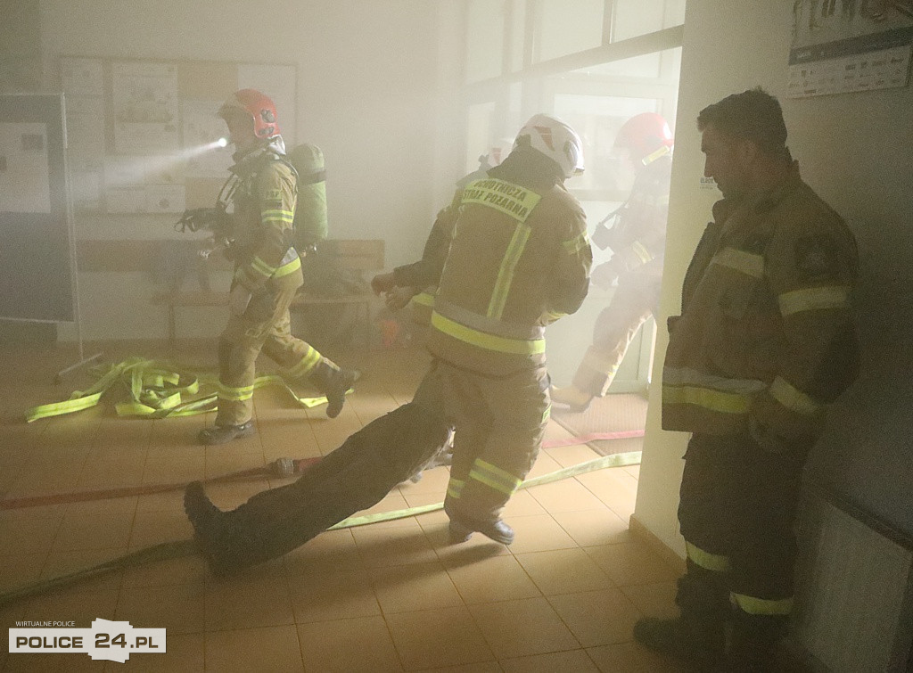 Pożar w szkole, wypadek, poród – ćwiczenia służb w Trzebieży
