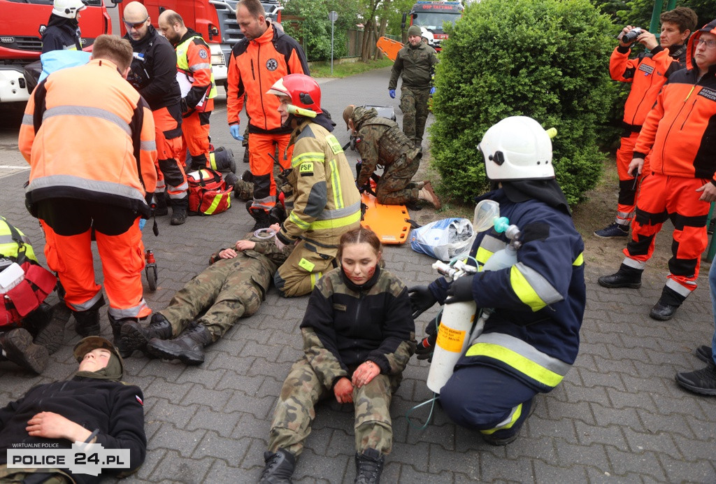 Pożar w szkole, wypadek, poród – ćwiczenia służb w Trzebieży