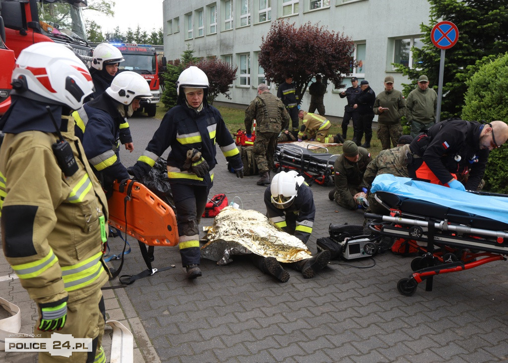 Pożar w szkole, wypadek, poród – ćwiczenia służb w Trzebieży