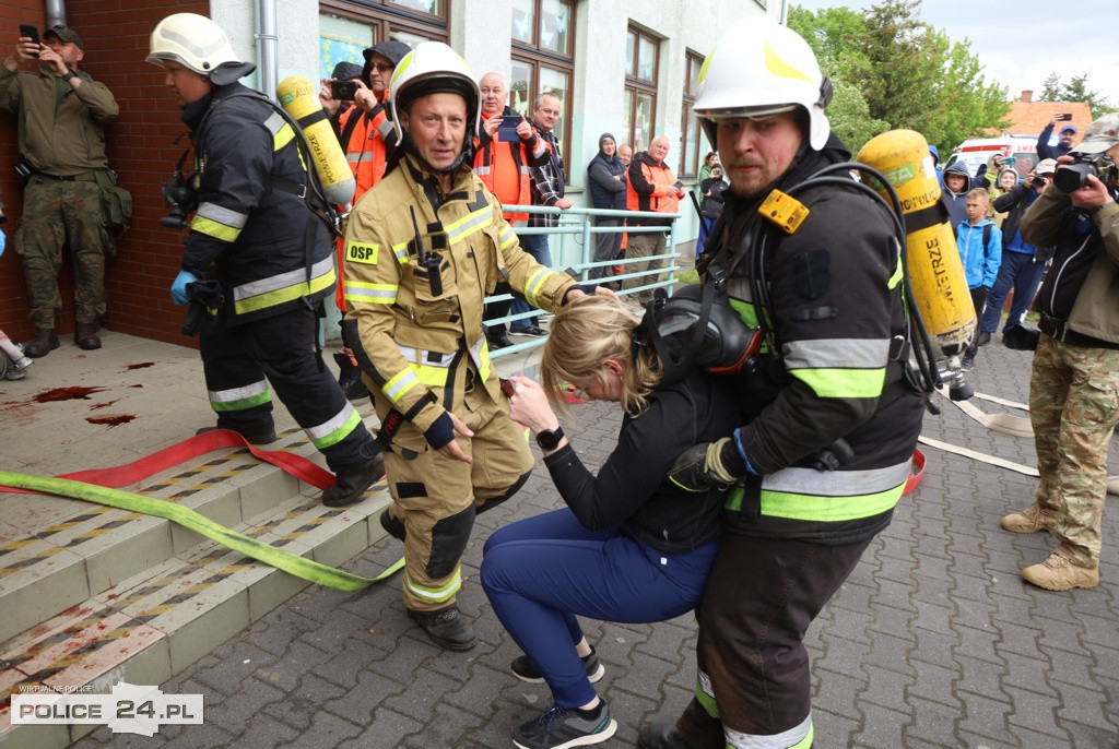 Pożar w szkole, wypadek, poród – ćwiczenia służb w Trzebieży