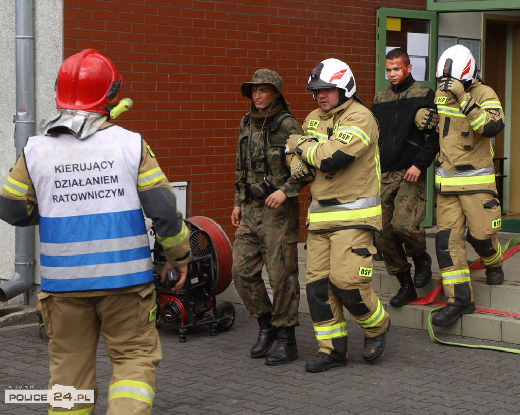 Pożar w szkole, wypadek, poród – ćwiczenia służb w Trzebieży