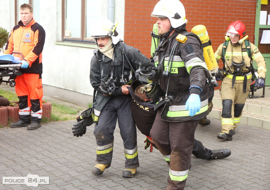 Pożar w szkole, wypadek, poród – ćwiczenia służb w Trzebieży