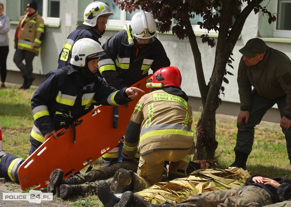 Pożar w szkole, wypadek, poród – ćwiczenia służb w Trzebieży