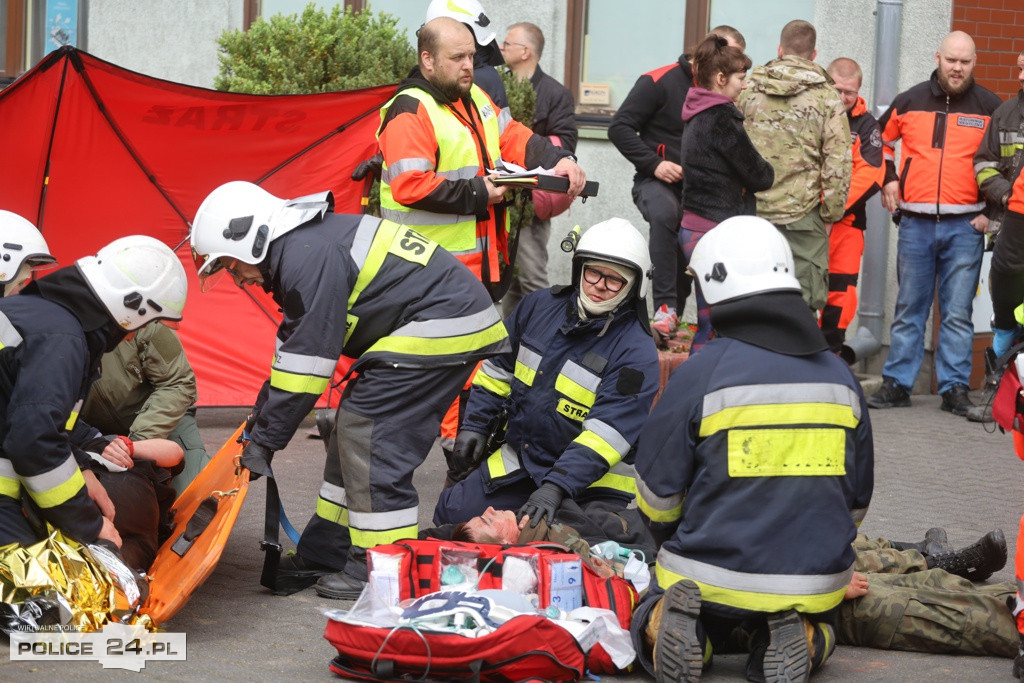 Pożar w szkole, wypadek, poród – ćwiczenia służb w Trzebieży