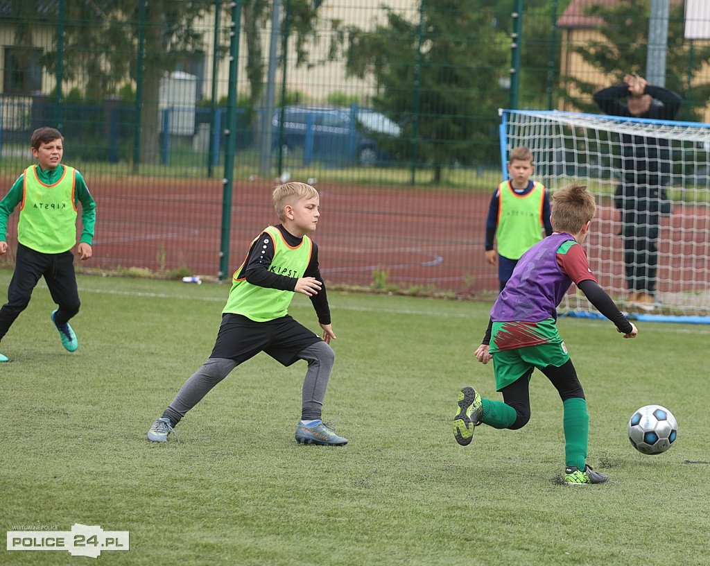 Turniej Piłki Nożnej Mini Cup 2022 i festyn w Niekłończycy