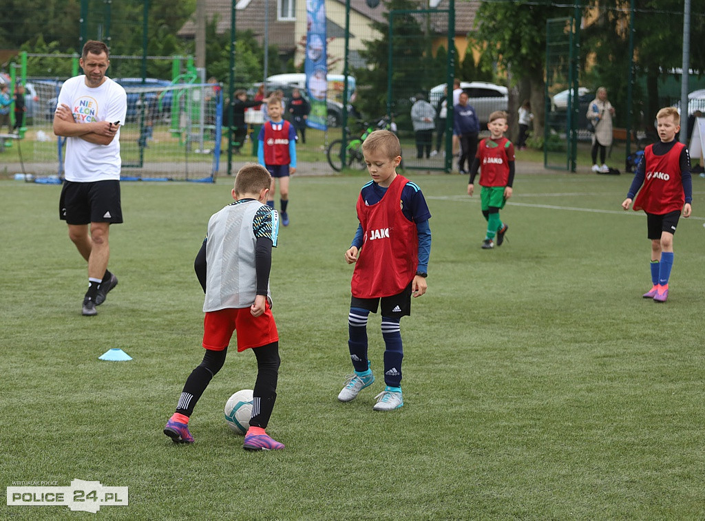 Turniej Piłki Nożnej Mini Cup 2022 i festyn w Niekłończycy