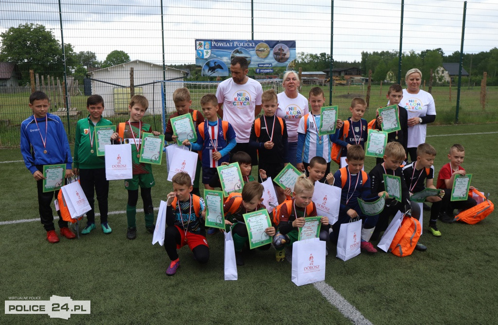 Turniej Piłki Nożnej Mini Cup 2022 i festyn w Niekłończycy