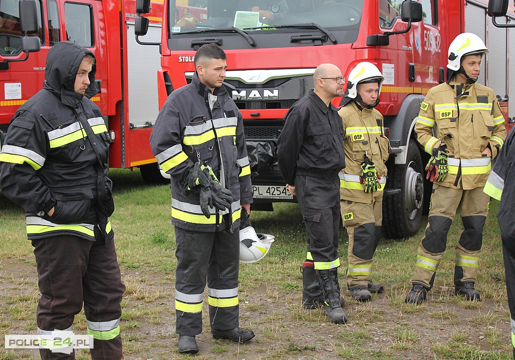 Trzebież. Ćwiczenia strażaków na wypadek powodzi