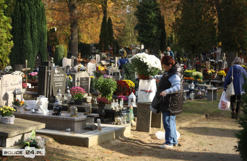 Ostatnie porządki, przyozdabianie grobów