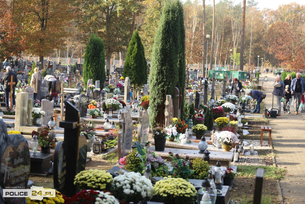 Ostatnie porządki, przyozdabianie grobów