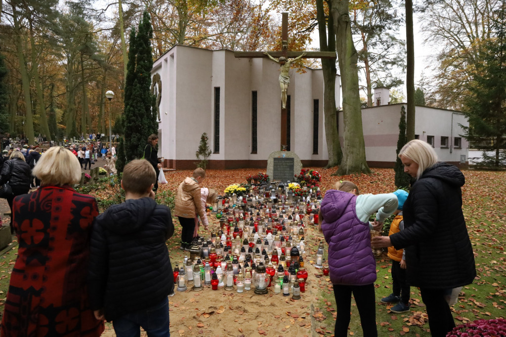Wszystkich Świętych na polickim cmentarzu [foto]