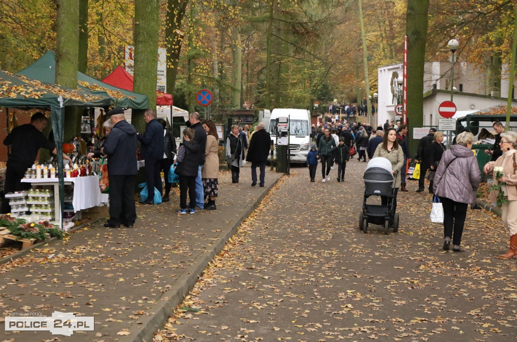 Wszystkich Świętych na polickim cmentarzu [foto]