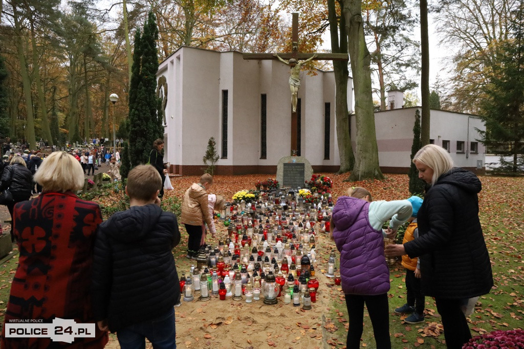 Wszystkich Świętych na polickim cmentarzu [foto]