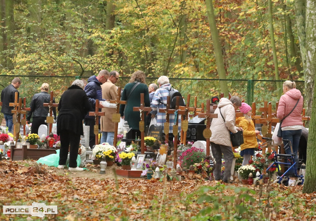 Wszystkich Świętych na polickim cmentarzu [foto]