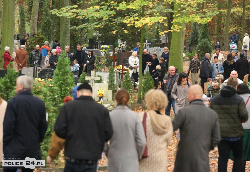 Wszystkich Świętych na polickim cmentarzu [foto]