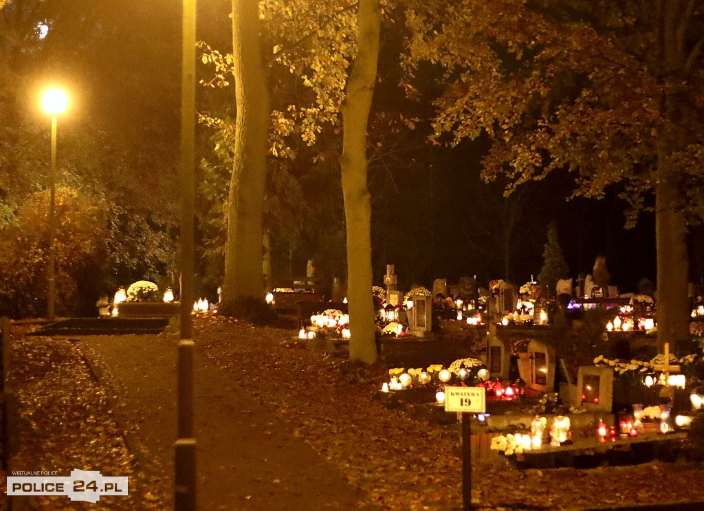 Cmentarz po zmroku skłania do zadumy i refleksji