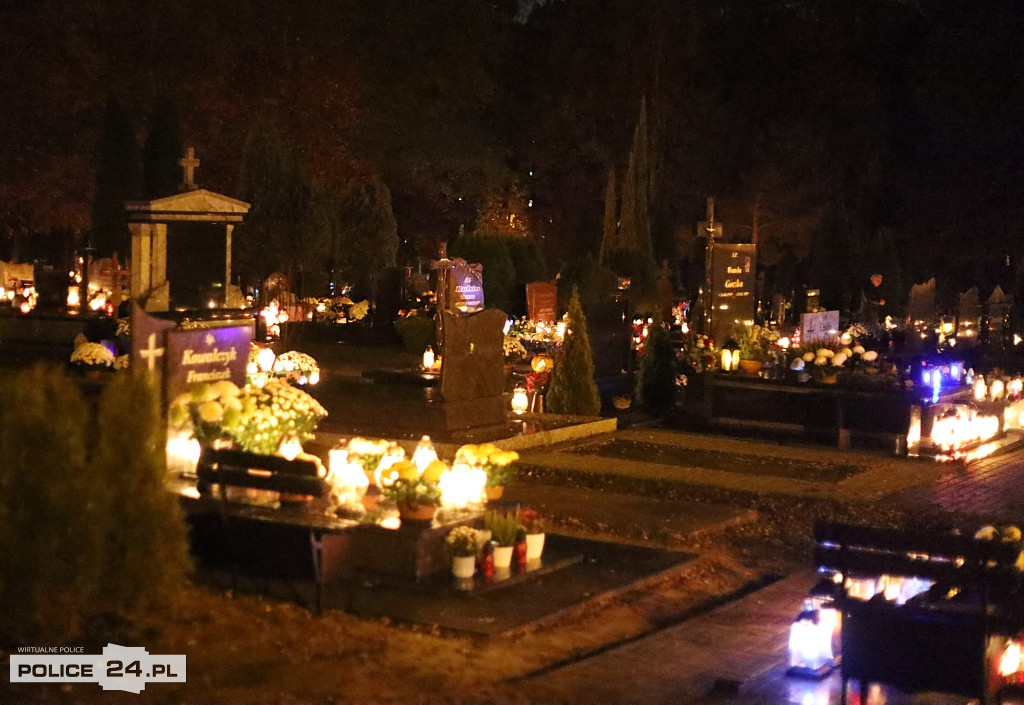 Cmentarz po zmroku skłania do zadumy i refleksji