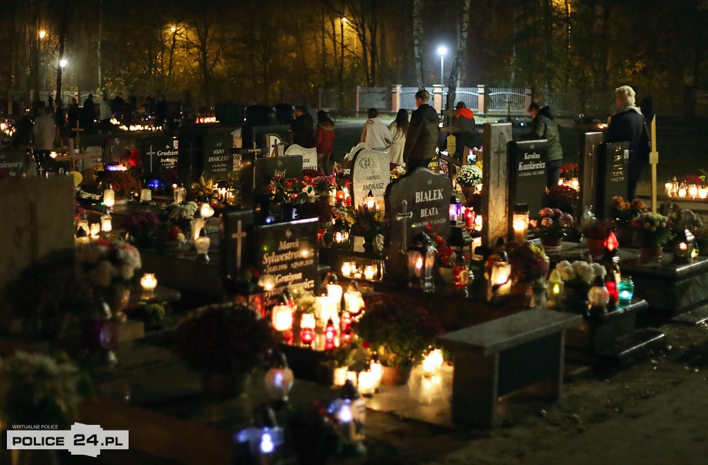 Cmentarz po zmroku skłania do zadumy i refleksji