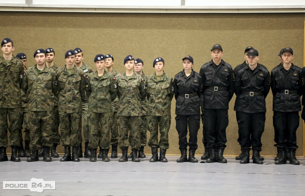 Uroczyste ślubowanie uczniów Zespołu Szkół w Policach