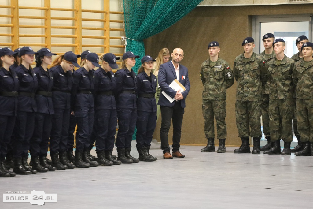 Uroczyste ślubowanie uczniów Zespołu Szkół w Policach