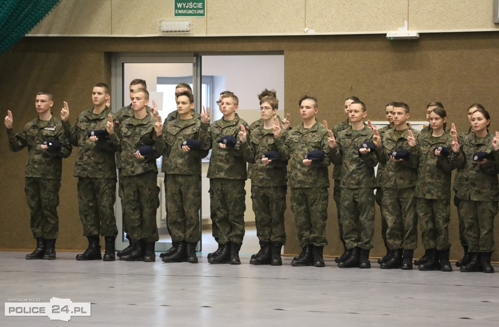 Uroczyste ślubowanie uczniów Zespołu Szkół w Policach