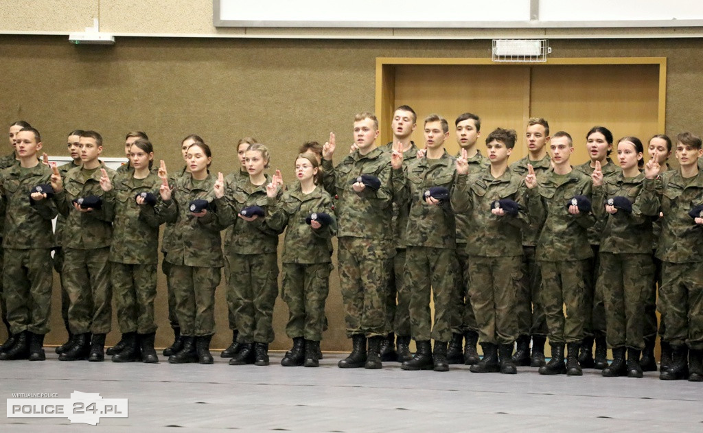 Uroczyste ślubowanie uczniów Zespołu Szkół w Policach
