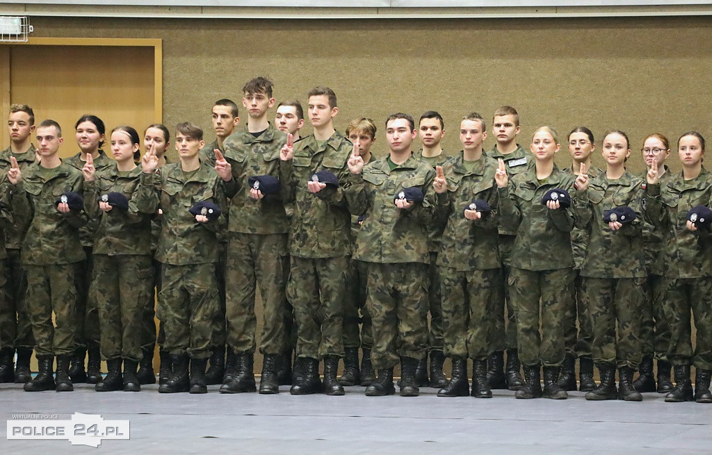 Uroczyste ślubowanie uczniów Zespołu Szkół w Policach