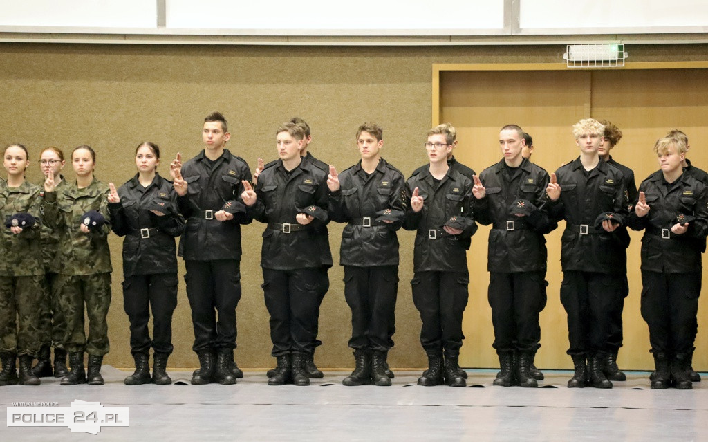 Uroczyste ślubowanie uczniów Zespołu Szkół w Policach