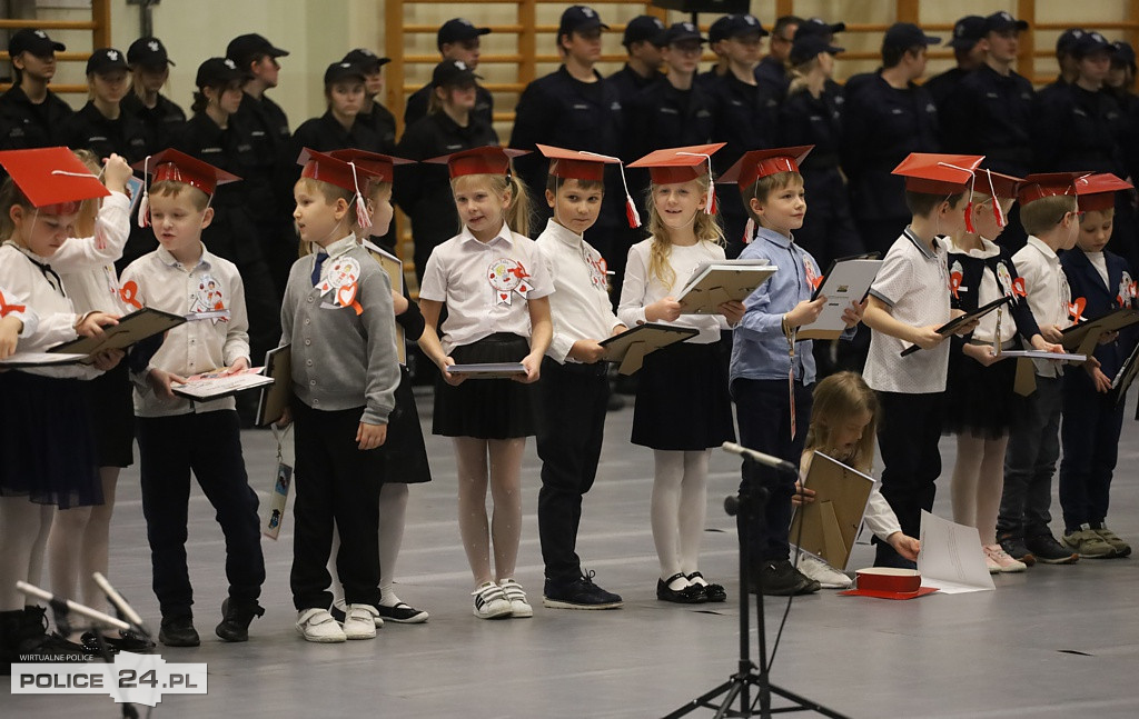 Uroczyste ślubowanie uczniów Zespołu Szkół w Policach