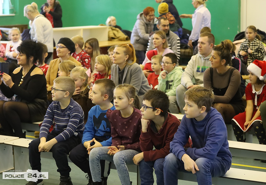 Zabawa choinkowa w Niekłończycy