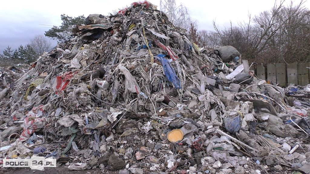 Ubywa śmieci przy ul. Kamiennej w Policach