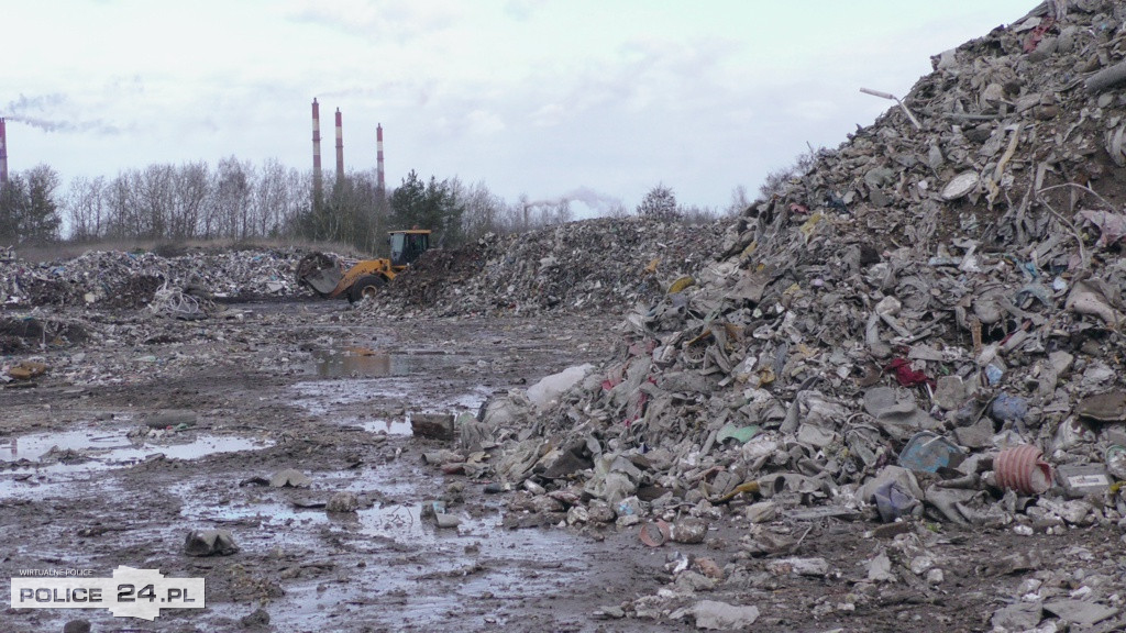 Ubywa śmieci przy ul. Kamiennej w Policach
