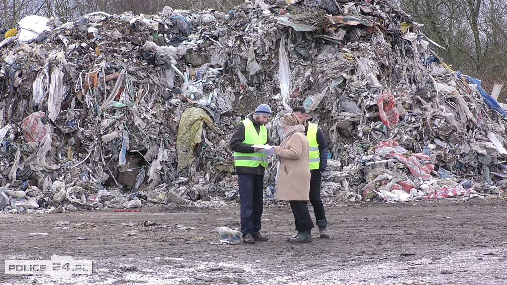 Ubywa śmieci przy ul. Kamiennej w Policach