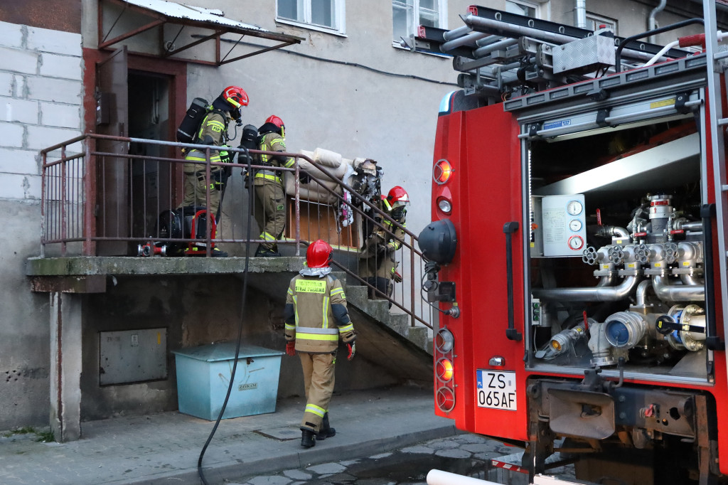 Ogień w mieszkaniu przy ul. Grzybowej w Policach [foto]
