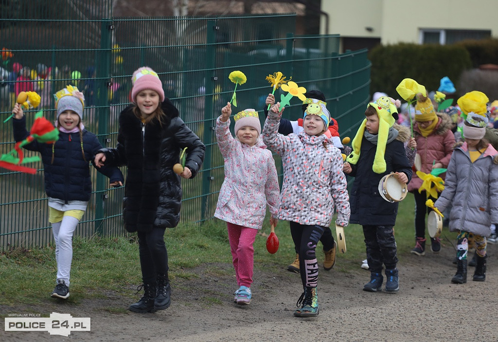 Barwne korowody przeszły ulicami Polic