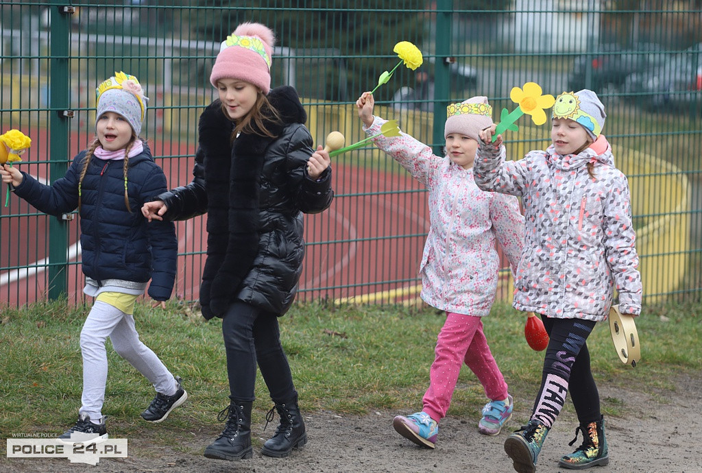 Barwne korowody przeszły ulicami Polic