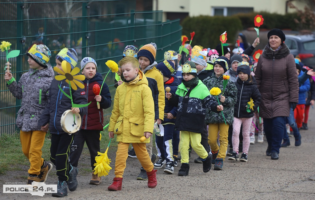 Barwne korowody przeszły ulicami Polic