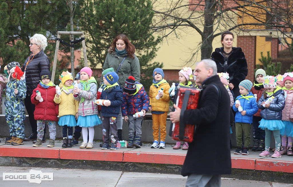 Barwne korowody przeszły ulicami Polic