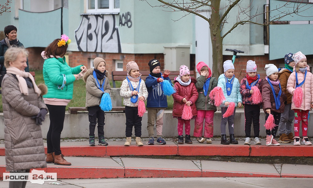 Barwne korowody przeszły ulicami Polic