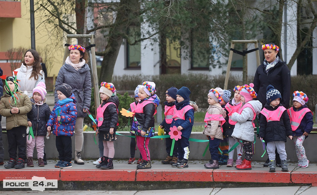 Barwne korowody przeszły ulicami Polic