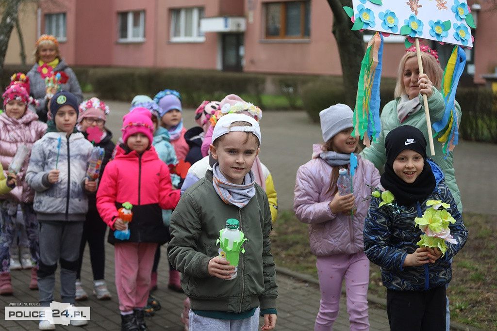 Barwne korowody przeszły ulicami Polic