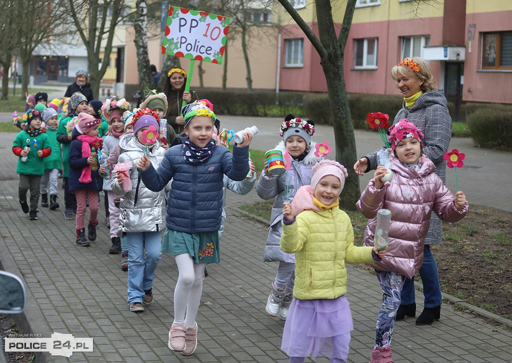 Barwne korowody przeszły ulicami Polic