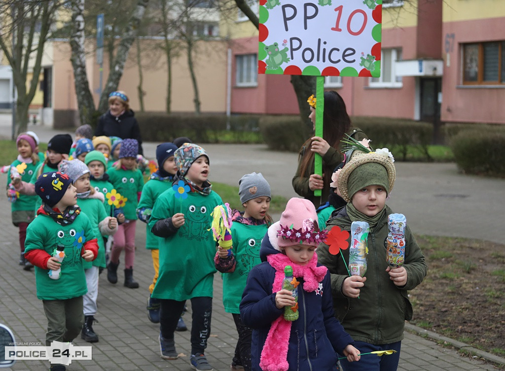 Barwne korowody przeszły ulicami Polic