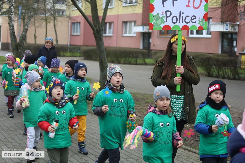 Barwne korowody przeszły ulicami Polic