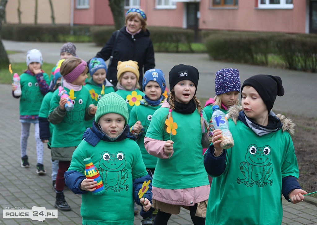 Barwne korowody przeszły ulicami Polic