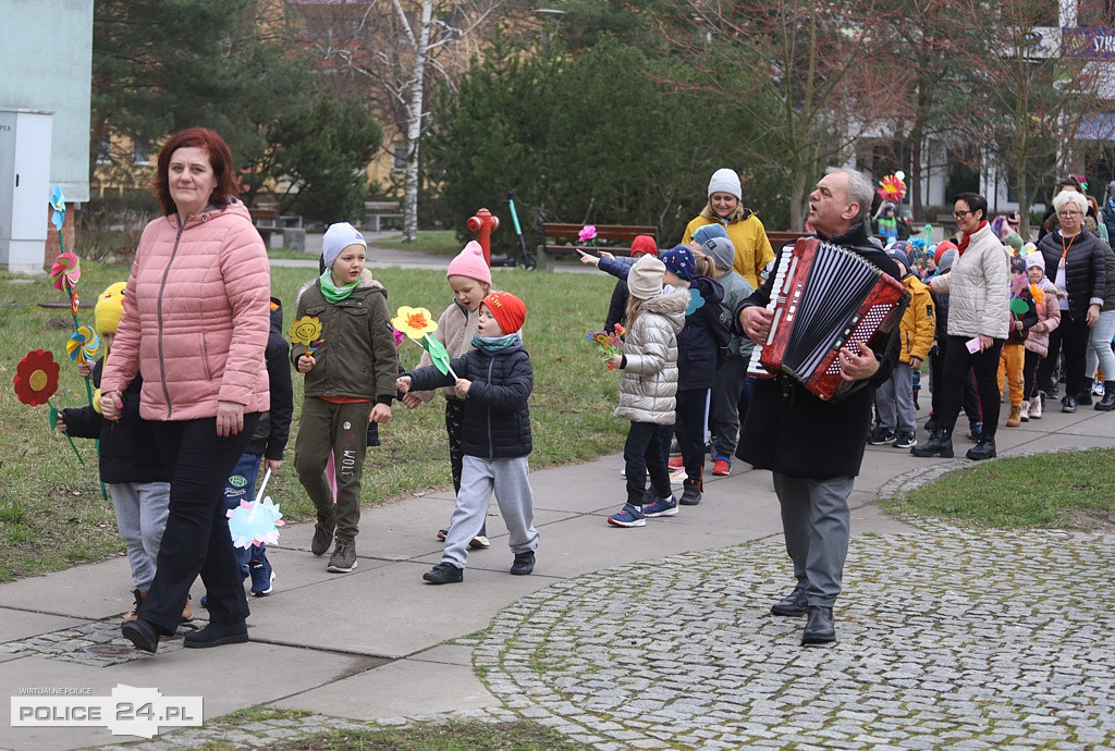 Barwne korowody przeszły ulicami Polic