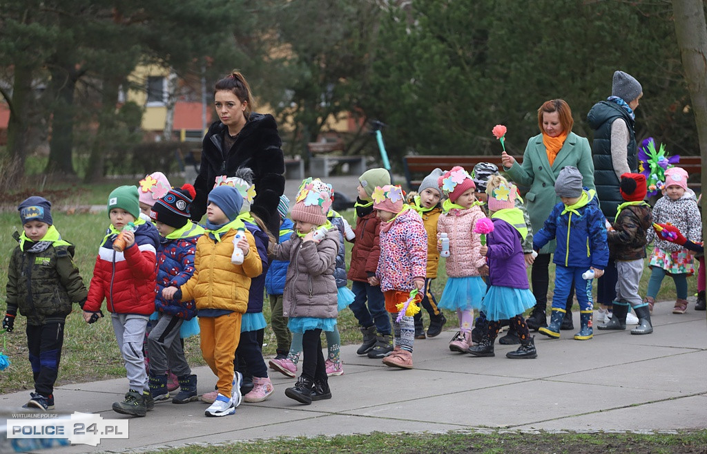 Barwne korowody przeszły ulicami Polic