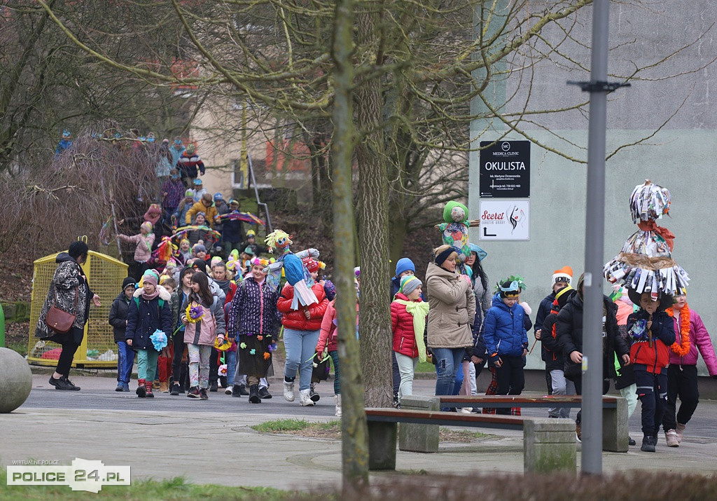 Barwne korowody przeszły ulicami Polic