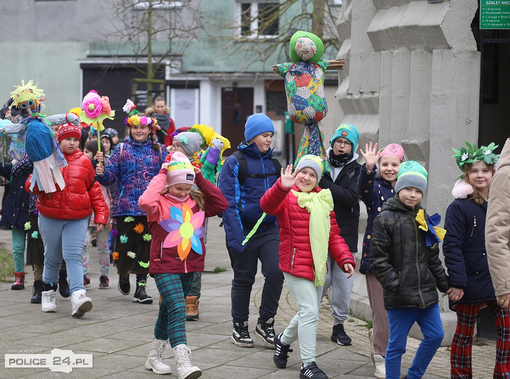 Barwne korowody przeszły ulicami Polic
